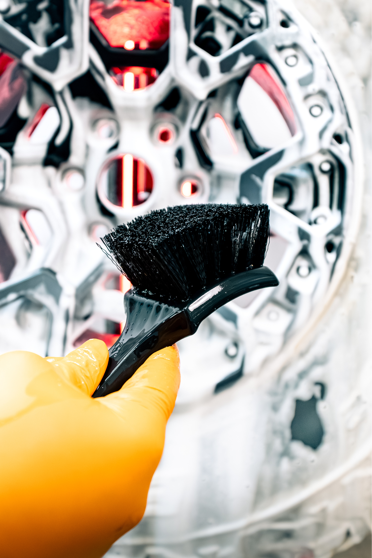 BLACKLINE® STIFF BRISTLE TIRE BRUSH